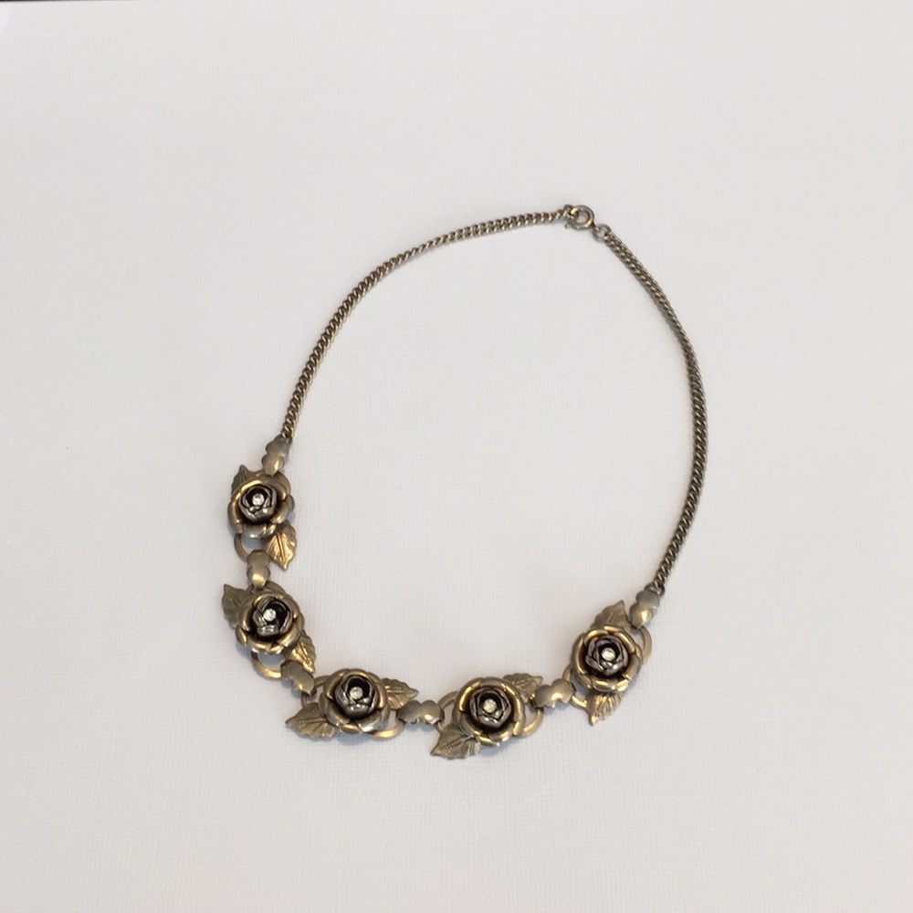 🦋 Beautiful Floral Necklace